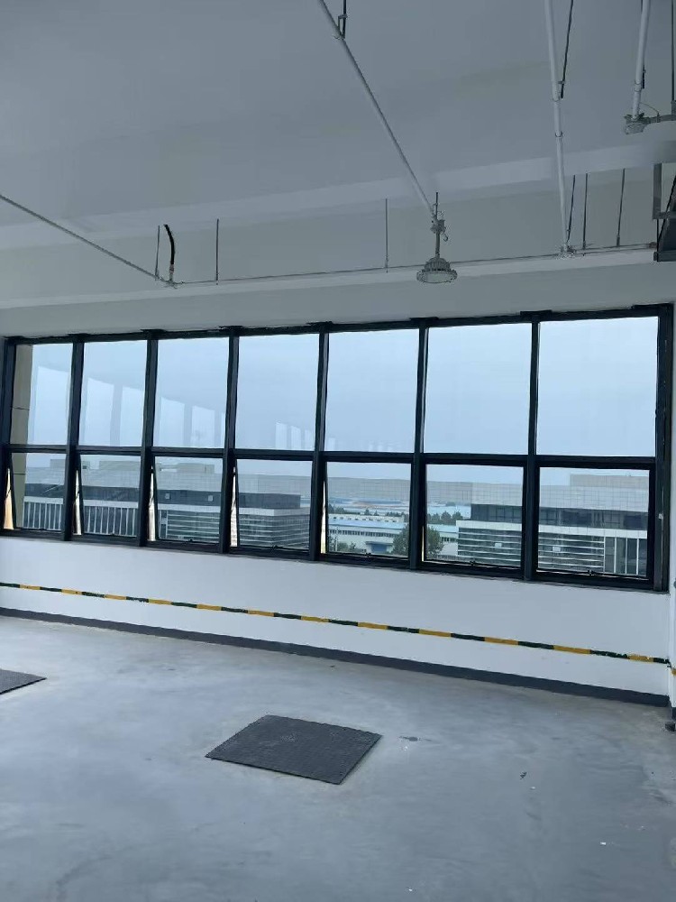 北京库房玻璃隔热膜专业安装：测量0元起，施工保质5年，防晒更省心